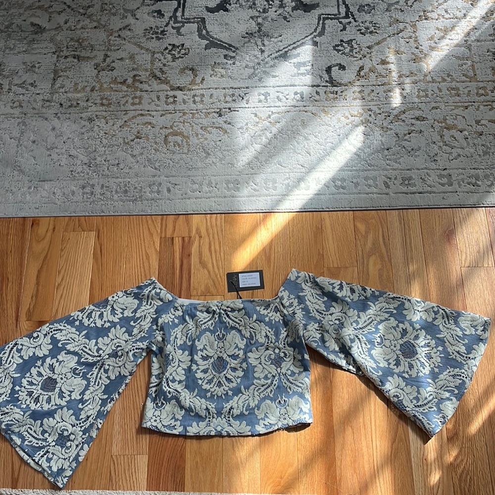 Cenia NY cropped flowy long sleeve